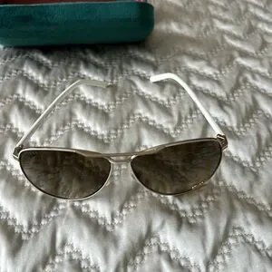 Gucci | Accessories | Gucci Womens White And Gold Aviators  display picture 3